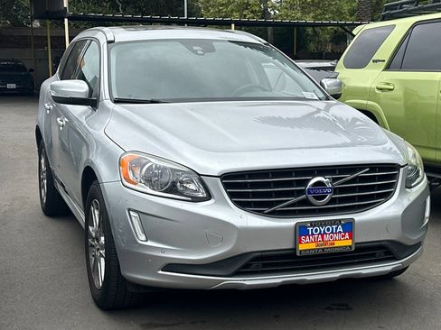 Used 2016 Volvo XC60 T5 Premier w/ Proximity Package FWD image 2