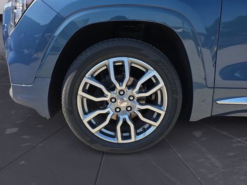 Used 2024 GMC Terrain Denali w/ Denali Premium Package AWD/4WD image 14