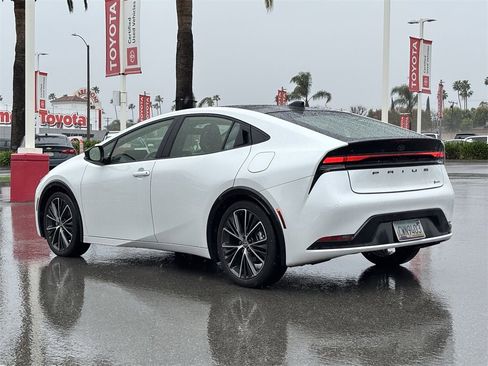 Used 2024 Toyota Prius XLE image 4