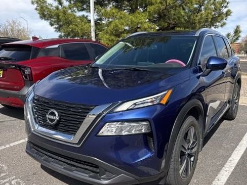 Used 2023 Nissan Rogue SL w/ SL Premium Package image 2