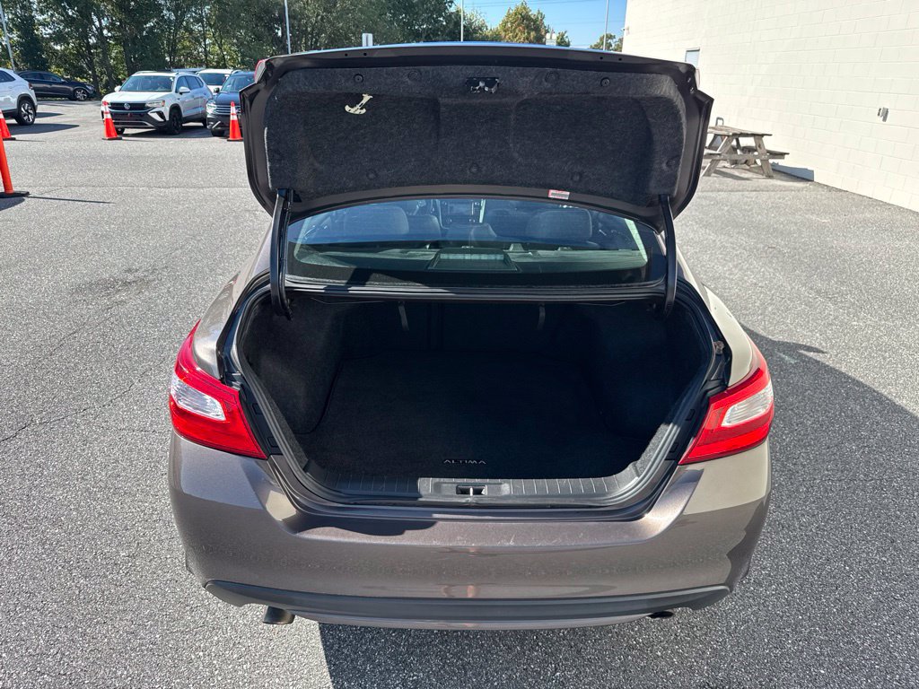 Used 2016 Nissan Altima 2.5 SL w/ 2.5 Technology w/LED Package FWD image 10