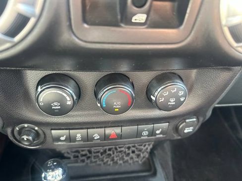 Used 2016 Jeep Wrangler Unlimited Rubicon w/ Connectivity Group AWD/4WD image 19