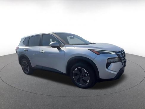 Used 2025 Nissan Rogue SV AWD/4WD image 2