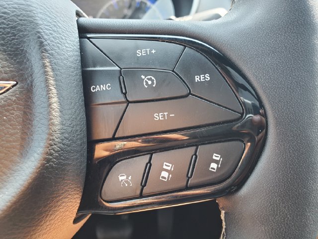 Used 2025 Chrysler Pacifica Limited FWD image 31