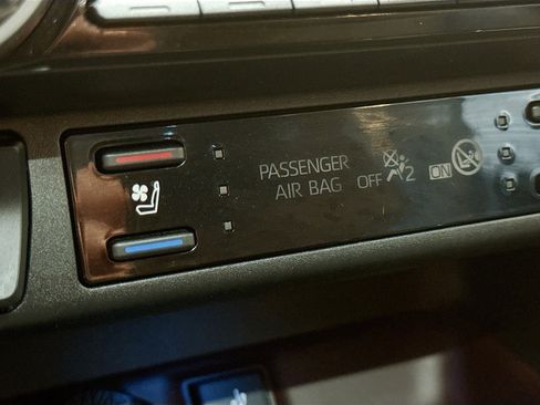 Used 2021 Toyota RAV4 Limited image 26