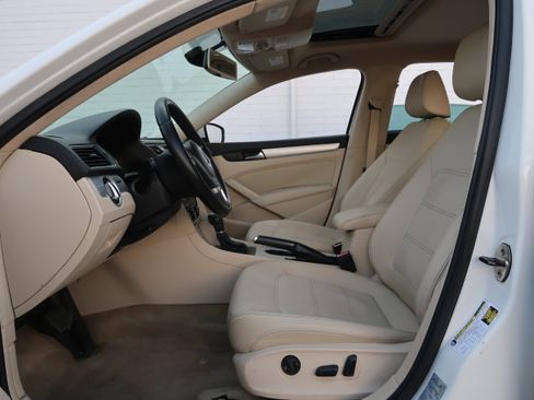 Used 2013 Volkswagen Passat TDI SE FWD image 25