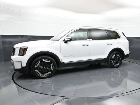 Used 2025 Kia Telluride S FWD image 37