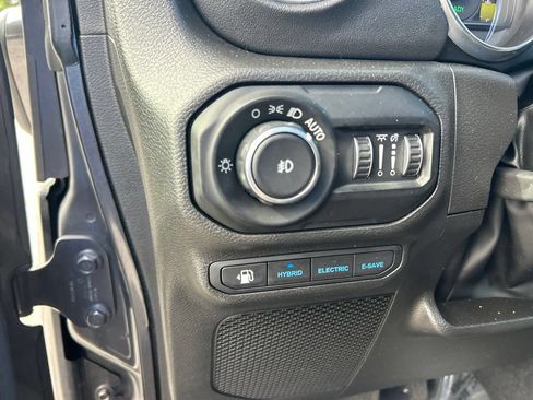 Used 2022 Jeep Wrangler Unlimited Sahara w/ Safety Group AWD/4WD image 40
