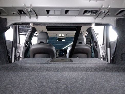 Used 2023 Volvo S60 T8 Plus image 30