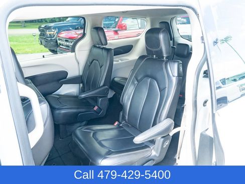 Used 2023 Chrysler Pacifica Touring-L FWD image 30