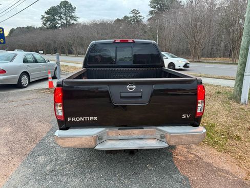 Used 2016 Nissan Frontier SV image 5