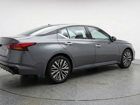 Used 2025 Nissan Altima 2.5 SV image 9