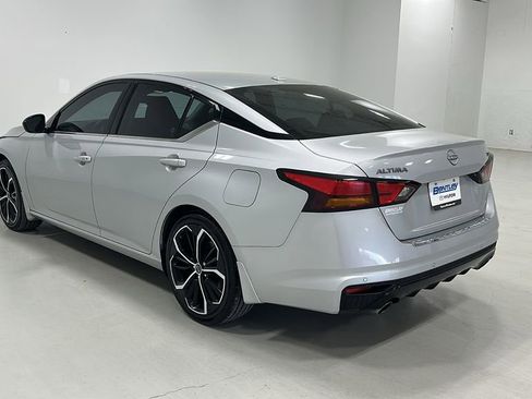 Used 2023 Nissan Altima 2.5 SR w/ SR Premium Package FWD image 2