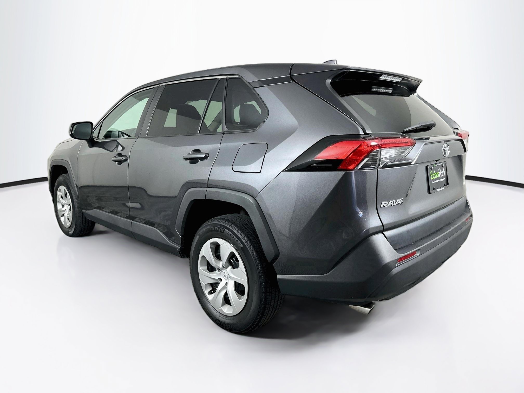 Used 2022 Toyota RAV4 LE AWD/4WD image 5
