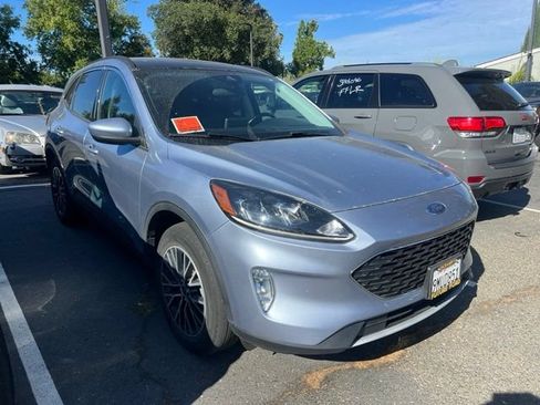 Used 2022 Ford Escape SEL w/ Technology Package FWD image 4