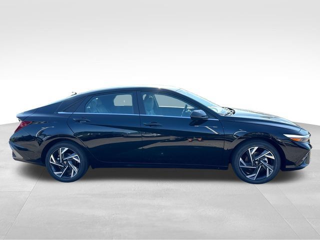 New 2026 Hyundai Elantra Limited FWD image 6