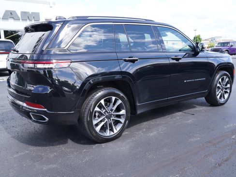 Certified 2023 Jeep Grand Cherokee Overland w/ Luxury Tech Group IV AWD/4WD image 3