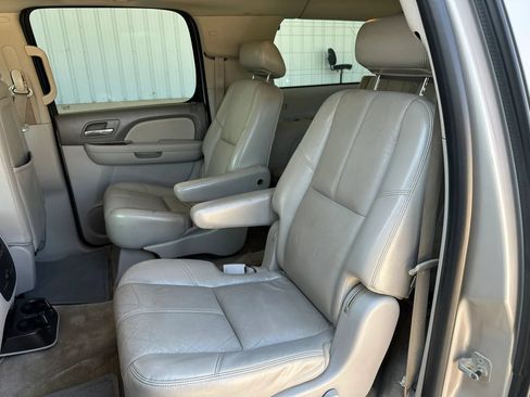 Used 2009 GMC Yukon XL SLT w/ Preferred Package AWD/4WD image 9