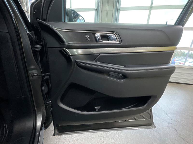 Used 2018 Ford Explorer XLT w/ Class II Trailer Tow Package FWD image 28