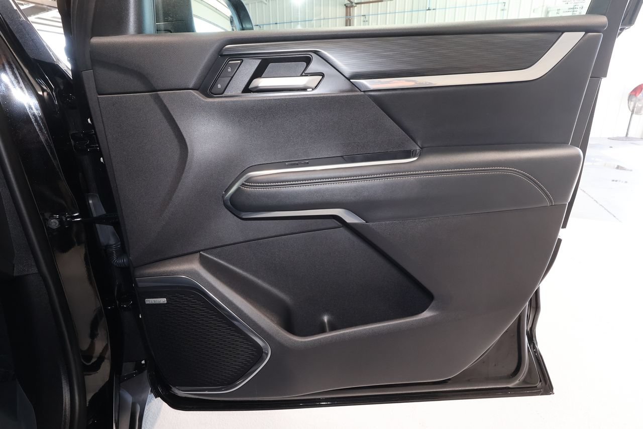 Certified 2026 GMC Acadia Elevation w/ Elevation Premium Package FWD image 20