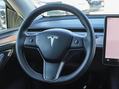 Used 2024 Tesla Model Y Long Range image 16
