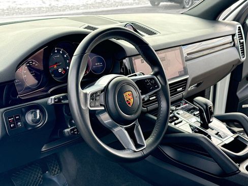 Used 2020 Porsche Cayenne image 4