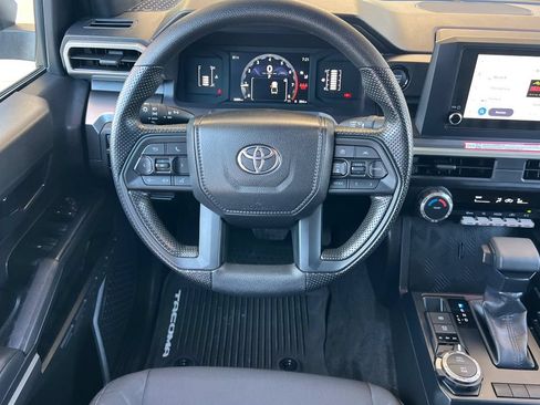 Certified 2025 Toyota Tacoma SR5 AWD/4WD image 17