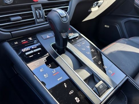 Certified 2025 Porsche Macan image 21