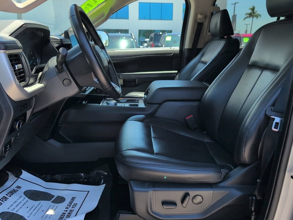Used 2024 Ford Expedition XLT RWD image 8