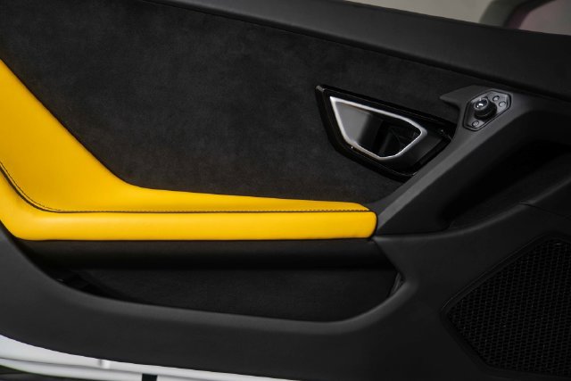 Used 2020 Lamborghini Huracan EVO RWD image 15