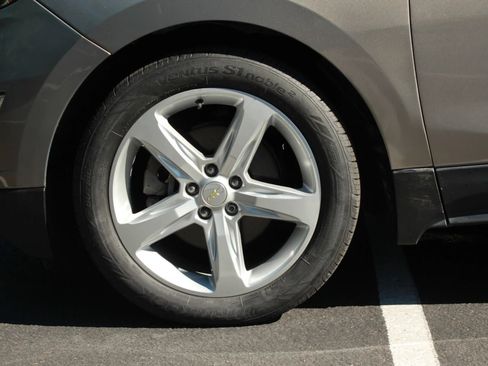 Used 2018 Chevrolet Equinox LT AWD/4WD image 9