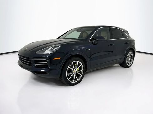 Certified 2023 Porsche Cayenne AWD/4WD image 1