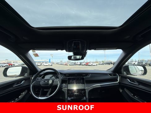 Used 2023 Jeep Grand Cherokee L Laredo image 22