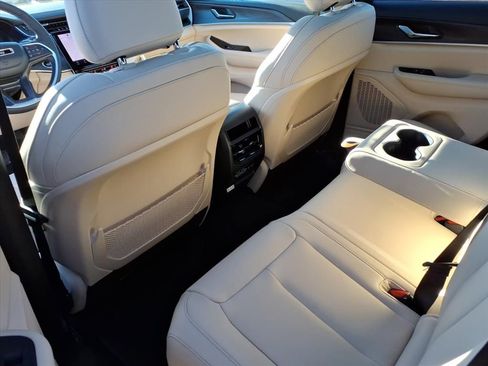 New 2025 Jeep Grand Cherokee Limited image 33