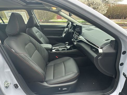New 2025 Nissan Altima 2.5 SR w/ SR Premium Package FWD image 9