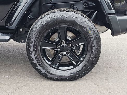 Used 2021 Jeep Wrangler Unlimited Sahara AWD/4WD image 38