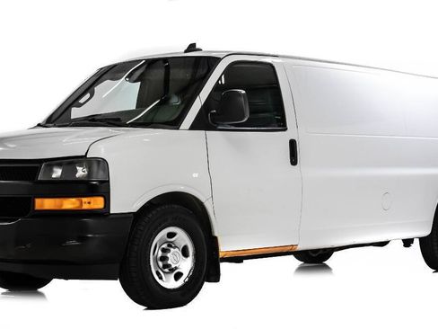 Used 2018 Chevrolet Express 3500 Extended w/ Driver Convenience Package RWD image 2