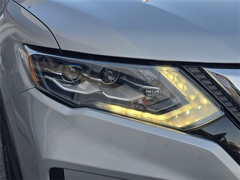 Used 2017 Nissan Rogue SL w/ SL Premium Package image 10