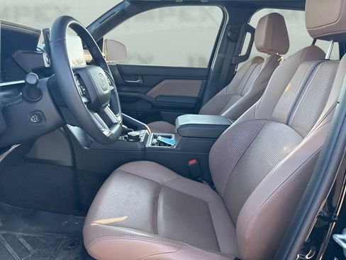 Used 2025 Toyota 4Runner Limited AWD/4WD image 11
