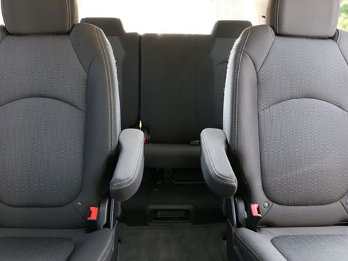 Used 2016 Chevrolet Traverse LT FWD image 25