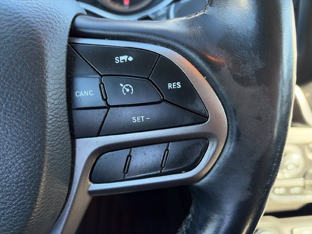 Used 2021 Jeep Cherokee Latitude Lux AWD/4WD image 9