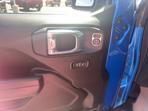 Certified 2024 Jeep Gladiator Sport image 9