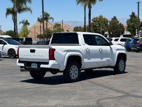 Used 2026 Toyota Tacoma SR5 AWD/4WD image 5