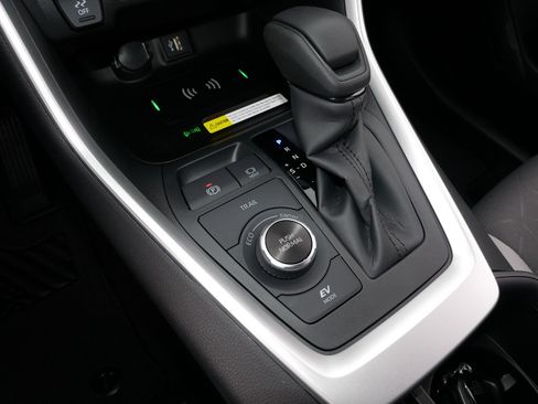 Certified 2025 Toyota RAV4 XLE w/ Convenience Package image 28