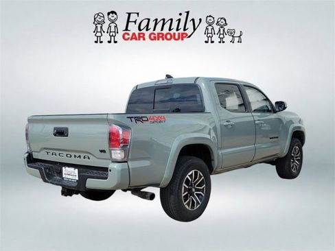 Used 2022 Toyota Tacoma TRD Sport w/ TRD Premium Sport Package AWD/4WD image 8