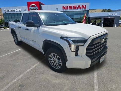 Used 2022 Toyota Tundra SR5 w/ SR5 Convenience Package AWD/4WD image 5