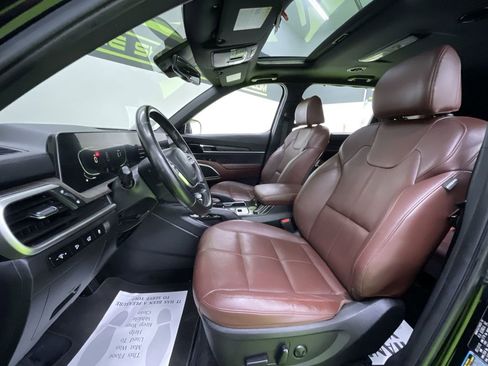 Used 2023 Kia Telluride EX w/ EX Captain's Chair Package image 16