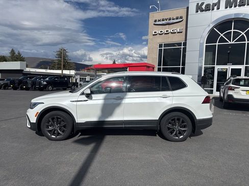 Used 2023 Volkswagen Tiguan SE image 2