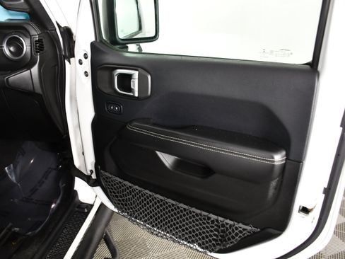 Used 2018 Jeep Wrangler Unlimited Sahara w/ Uconnect 4C Nav & Sound Group image 39