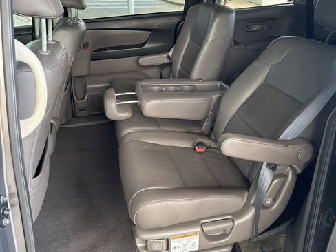 Used 2016 Honda Odyssey Touring Elite image 6